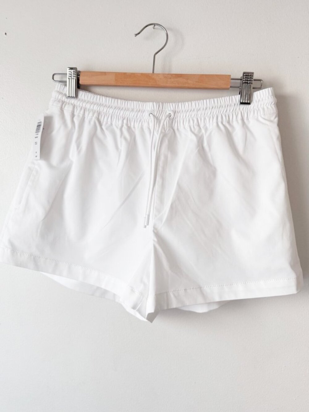 Aritzia Babaton Wells White Shorts Mini Mid Rise